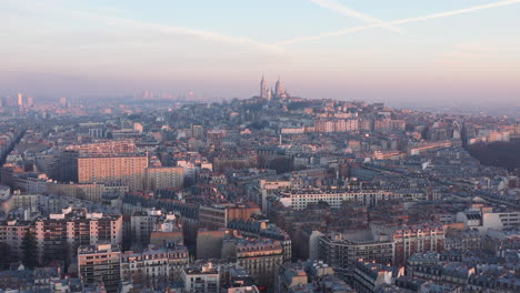 Luftaufnahme-Von-Paris-Montmartre-Heiliges-Herz-Frankreich-Sonnenuntergang-Verschmutzung-Am-Himmel